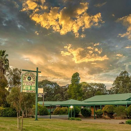 Deniliquin Country Club Motor Inn Экстерьер фото