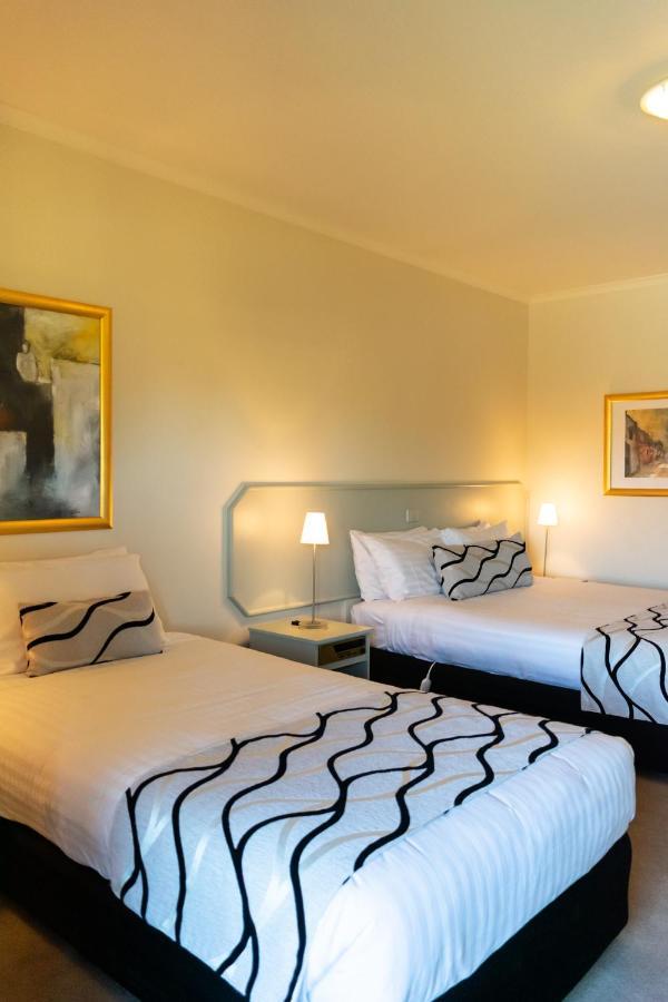 Deniliquin Country Club Motor Inn Экстерьер фото