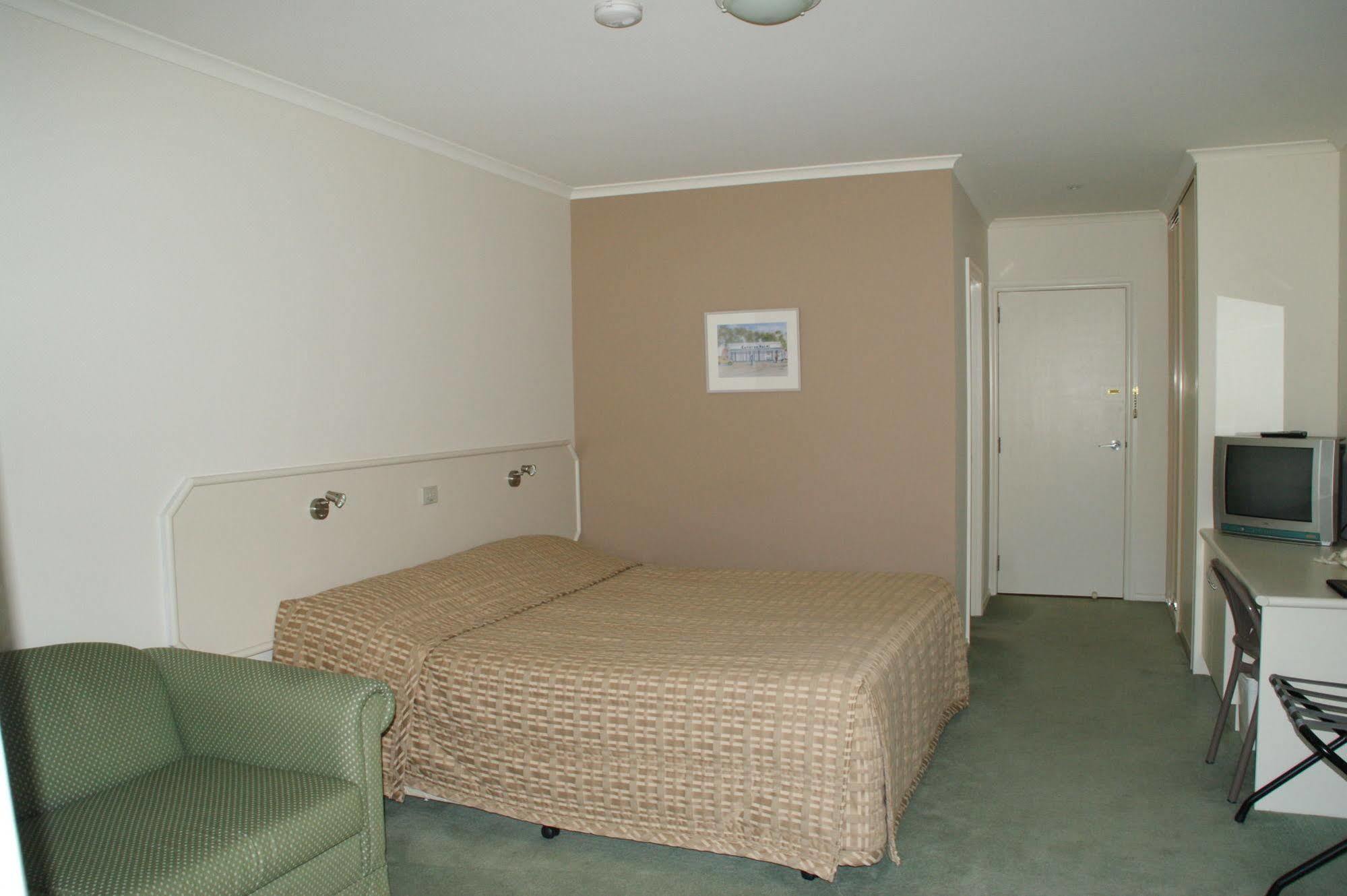Deniliquin Country Club Motor Inn Экстерьер фото